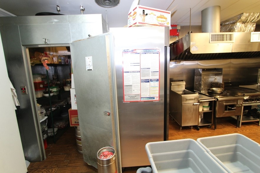 More Photos Of 7707-7711 SE 27th St, Mercer Island General Retail For Lease