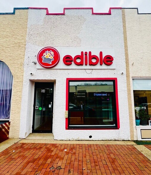 Primary Photo Of 64 School St, Glen Cove Storefront For Lease