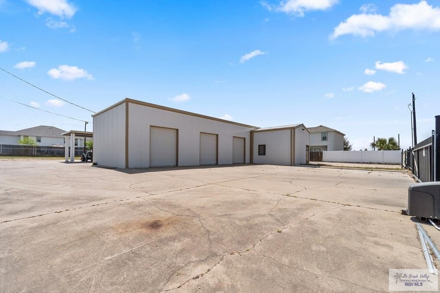 More Photos Of 3202 E Grimes St, Harlingen Light Distribution For Sale