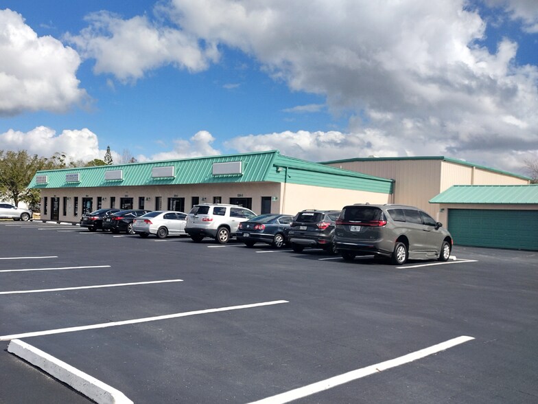 More Photos Of 1308 Clearlake Rd, Cocoa Freestanding For Lease