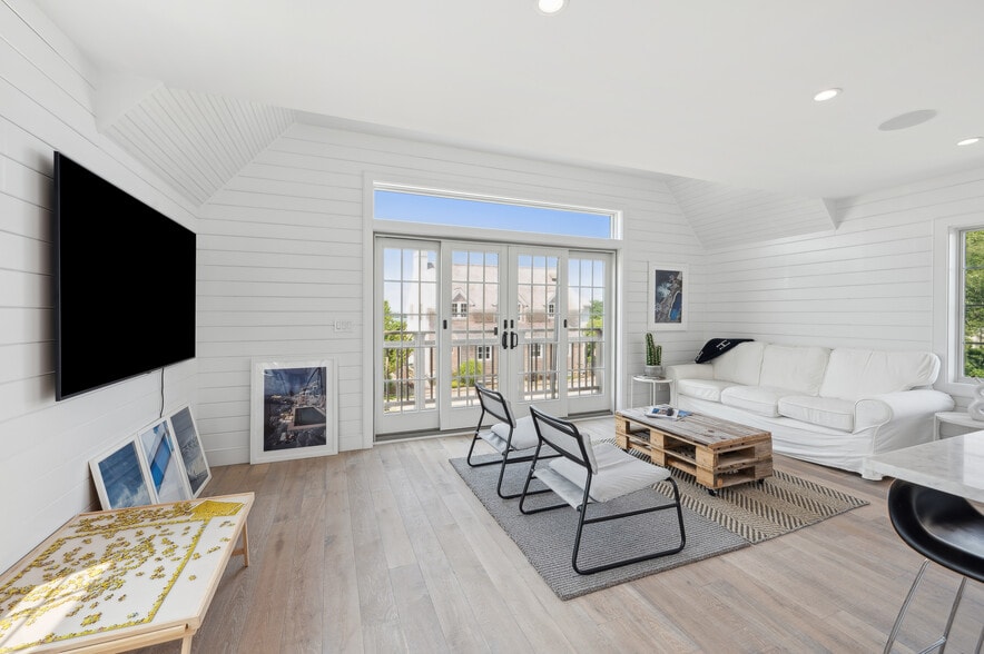 More Photos Of 45 S Euclid Ave, Montauk Storefront Retail Residential For Sale