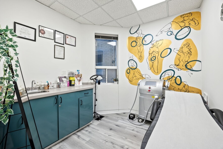 More Photos Of 1611 Bloor St W, Toronto Storefront Retail Office For Sale