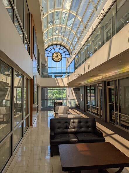 More Photos Of 1S443 Summit Ave, Oakbrook Terrace Medical For Sale