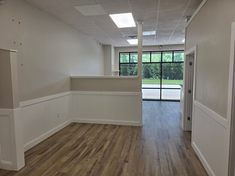 More Photos Of 10873 Clemson Blvd, Seneca General Retail For Lease