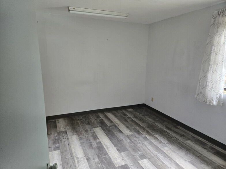 More Photos Of 6216 Sauterne Dr, Jacksonville Freestanding For Sale