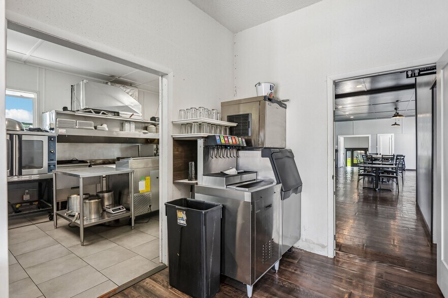 More Photos Of 206 W Spruce St, Gillespie Religious Facility For Sale