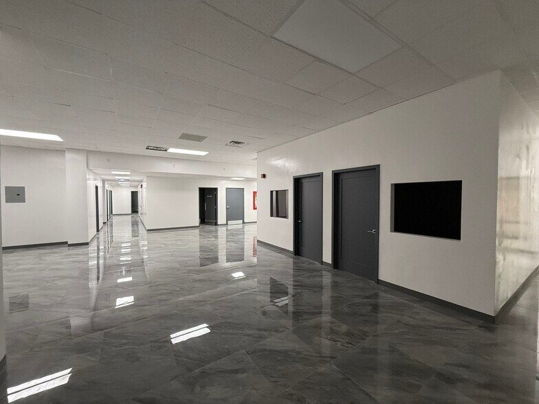 More Photos Of 900 N University Blvd, Jacksonville Medical For Lease