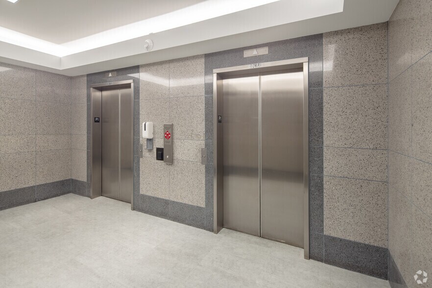 More Photos Of 6345 Balboa Blvd, Encino Unknown For Lease