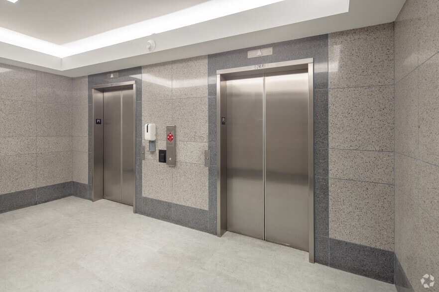 More Photos Of 6345 Balboa Blvd, Encino Unknown For Lease