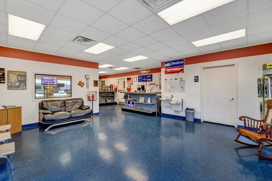 2801 S Main St, Lindale, TX 75771 Auto Repair For Sale