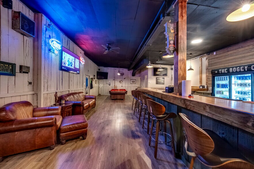 More Photos Of 422 Fryes Ln, Danville Sports And Entertainment For Sale