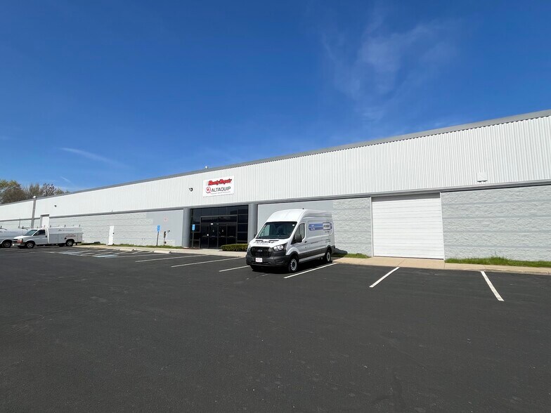 More Photos Of 1010 W Chestnut St, Brockton Distribution For Lease