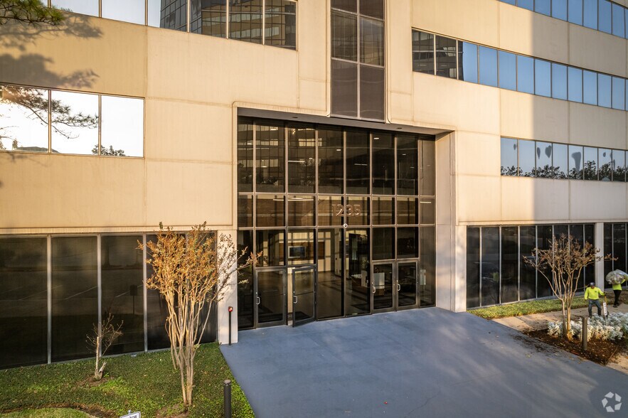 More Photos Of 1235 North Loop W, Houston Office For Lease