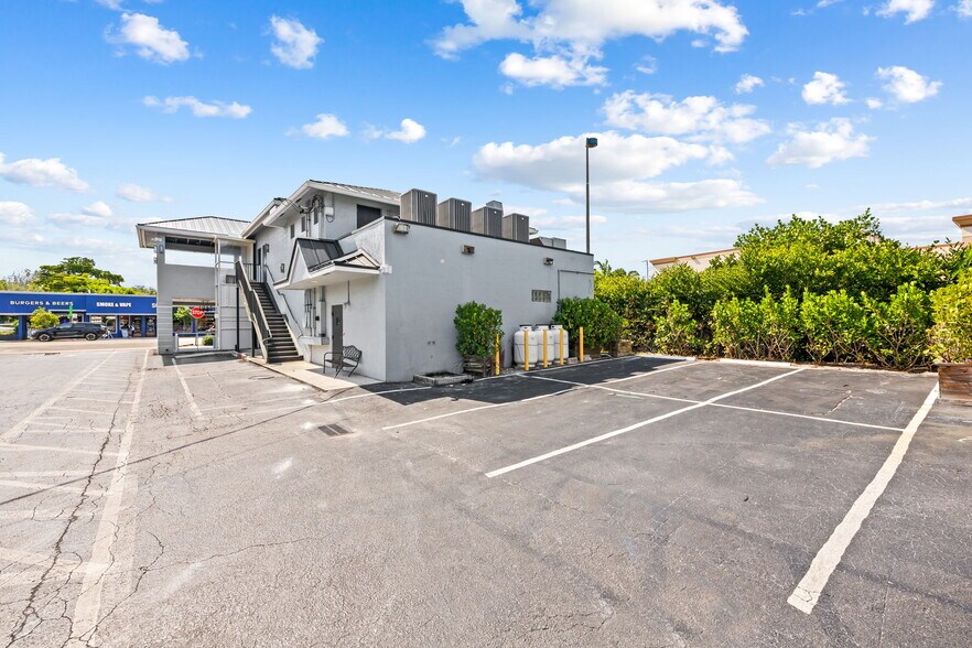 More Photos Of 2010 Wilton Dr, Wilton Manors Restaurant For Lease