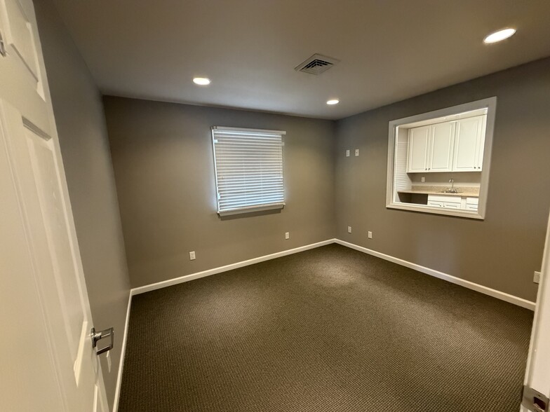 More Photos Of 4211 E Third St, Bloomington Office For Lease