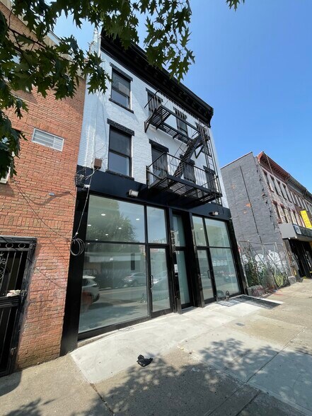 More Photos Of 566 Wilson Ave, Brooklyn Storefront For Lease