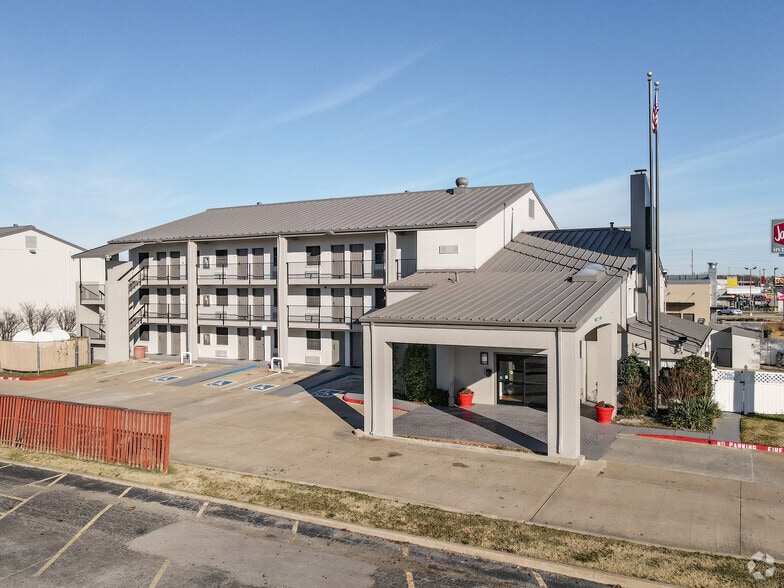 Primary Photo Of 10829 E 41st St, Tulsa Hotel For Sale