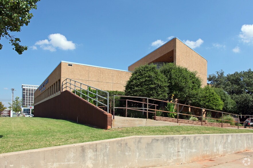 More Photos Of 5622 N Portland Ave, Oklahoma City Medical For Lease