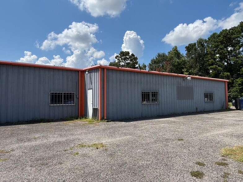 More Photos Of 22552 Cuttler Rd, New Caney Warehouse For Lease