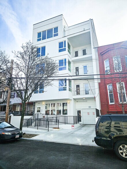 Primary Photo Of 686 Eagle Ave, Bronx Apartments For Sale