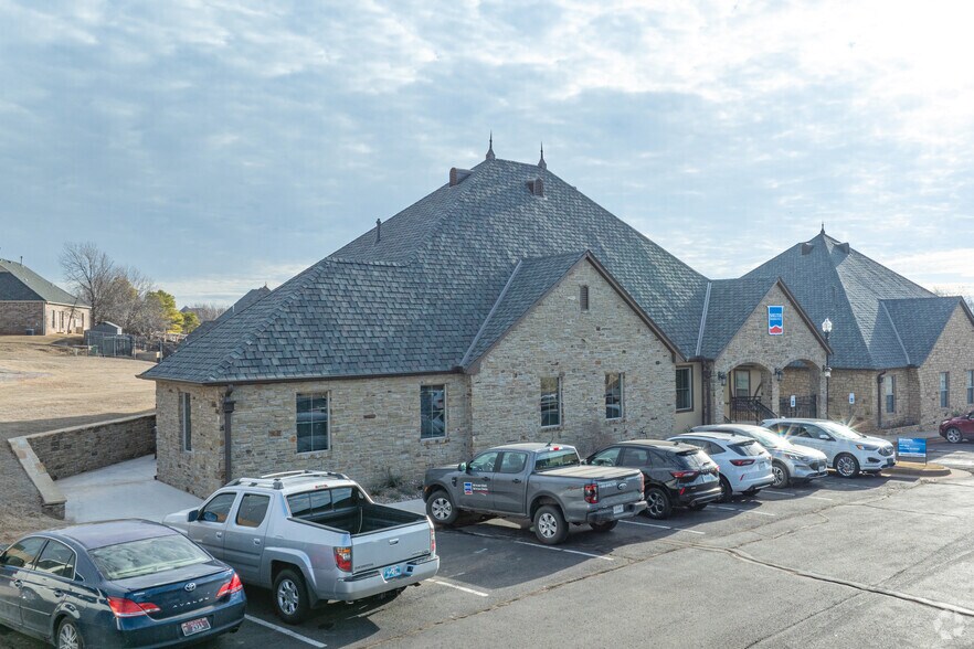 More Photos Of 13194 N MacArthur Boulevard, Oklahoma City Office For Sale