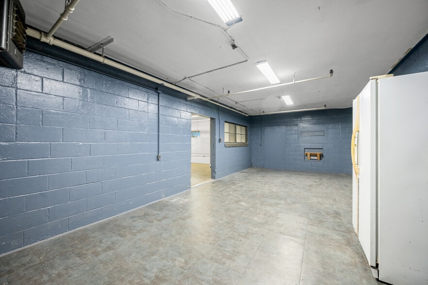 More Photos Of 1441 Central Ave, Columbus Auto Repair For Lease