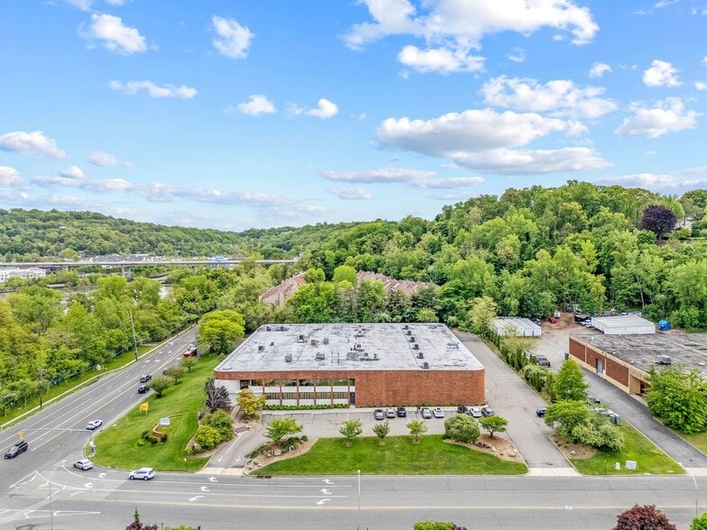 Primary Photo Of 2 Harbor Park Dr, Port Washington Light Manufacturing For Lease