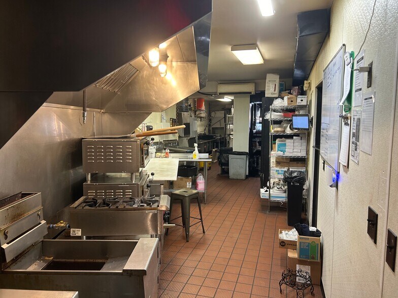 More Photos Of 902-904 S Charles St, Baltimore Restaurant For Lease