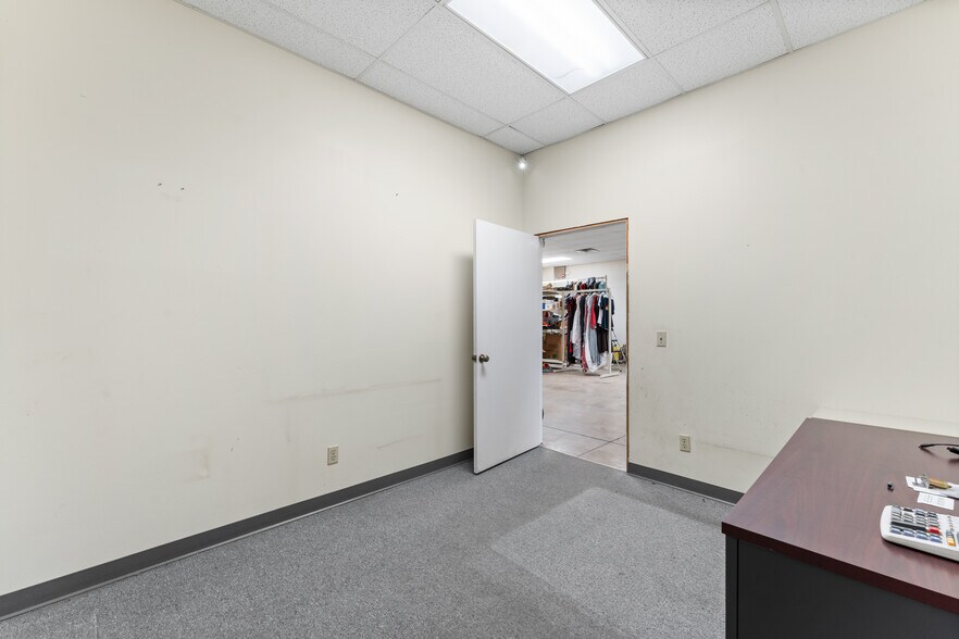 More Photos Of 2103 S Thompson St, Springdale Freestanding For Sale