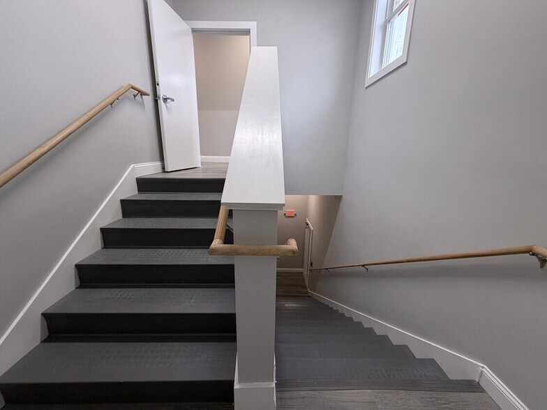 More Photos Of 2 Peter Rd, Bristol Office For Lease