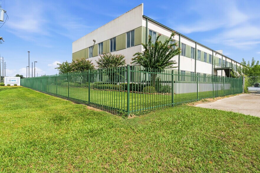 Primary Photo Of 911 Regional Park Dr, Houston Office For Sale