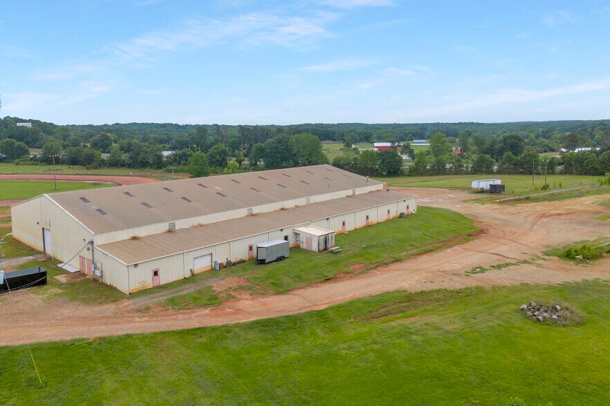 More Photos Of 252 Komplex Dr, Carnesville Warehouse For Sale