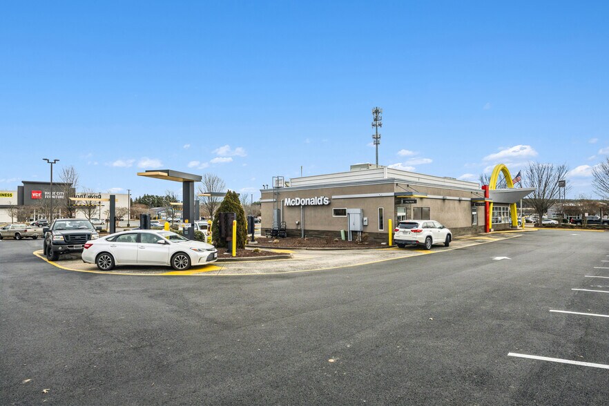 More Photos Of 1701 Carl D. Silver Pky, Fredericksburg Fast Food For Sale