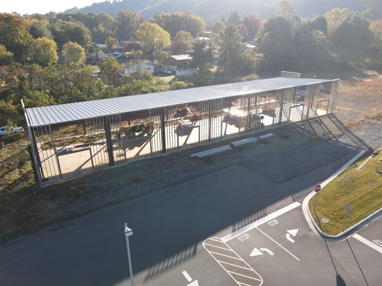 More Photos Of 110 Whitewood Blvd, Johnson City General Retail For Lease