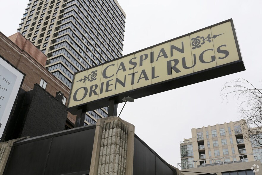 More Photos Of 700 N La Salle St, Chicago Freestanding For Lease