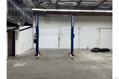 More Photos Of 8010 Wheatland Ave, Sun Valley Manufacturing For Sale