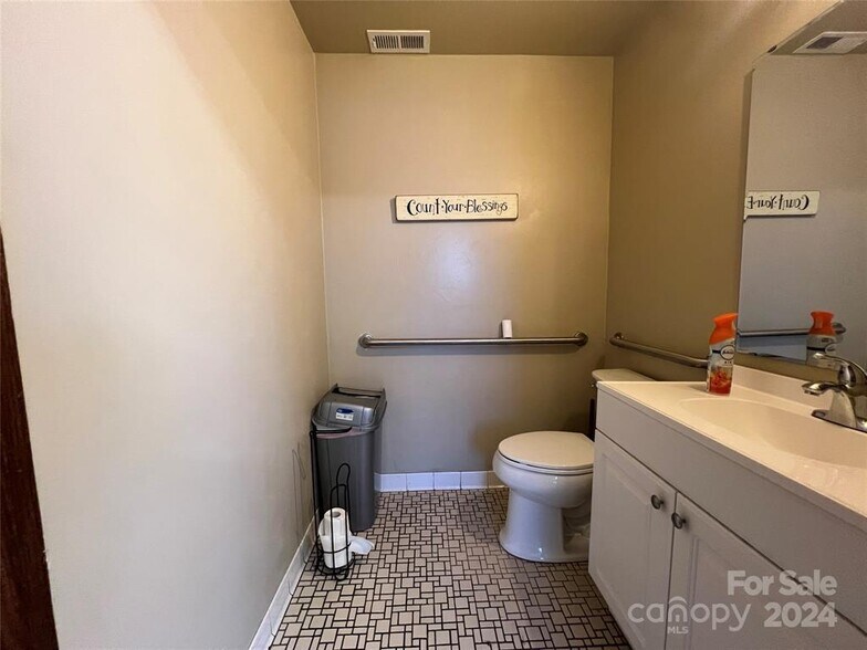More Photos Of 604 Clark Dr, Lincolnton General Retail For Sale