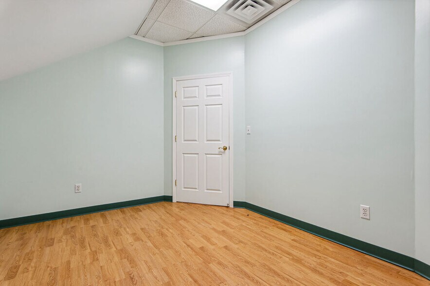 More Photos Of 43 Office Park Dr, Jacksonville Medical For Lease