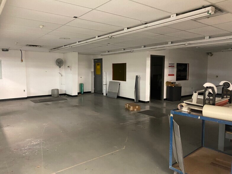 More Photos Of 2910 S Glenn Ave, Oklahoma City Manufacturing For Lease