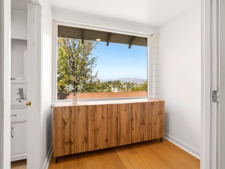 More Photos Of 1825 Altivo Way, Los Angeles Multifamily For Sale