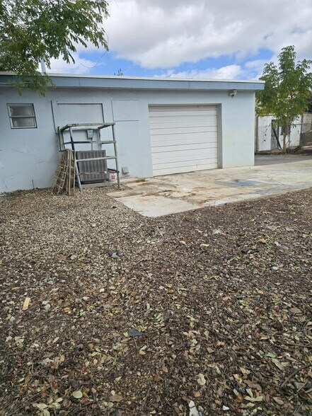 More Photos Of 220 SW 30th St, Fort Lauderdale Warehouse For Lease