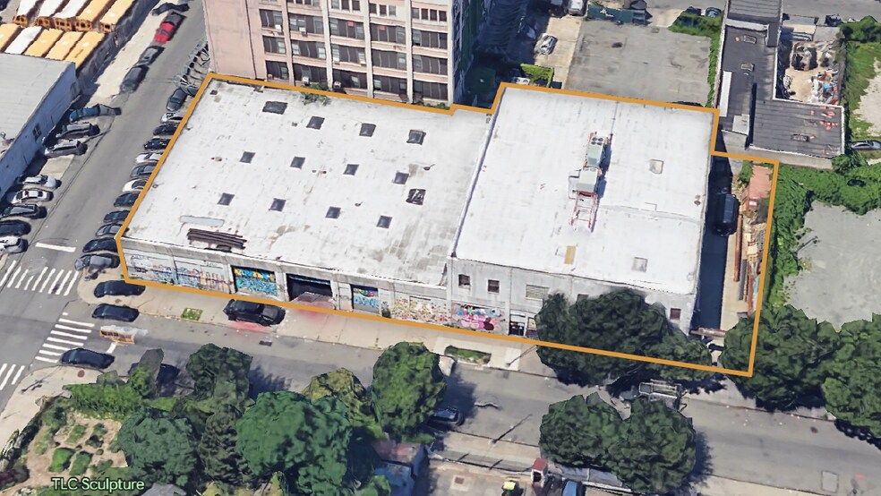 More Photos Of 100 Hinsdale St, Brooklyn Warehouse For Lease