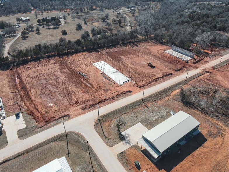 More Photos Of 451 Koloa Ave, Edmond Manufacturing For Sale
