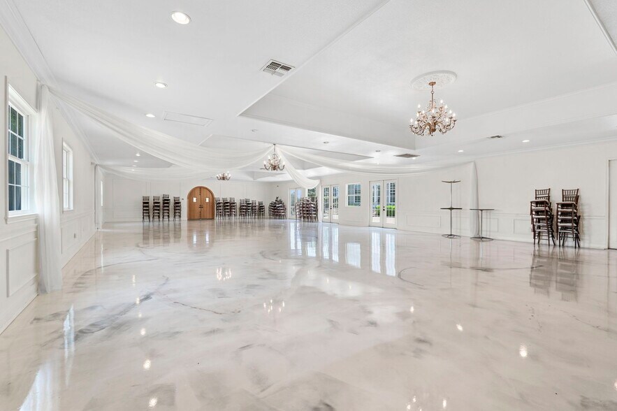 More Photos Of 1470 S Cranes Mill Rd, New Braunfels Lodge Meeting Hall For Sale