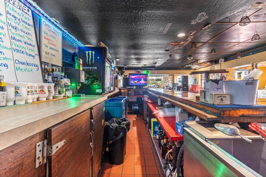 More Photos Of 10 Anastasia Blvd, Saint Augustine Bar For Lease