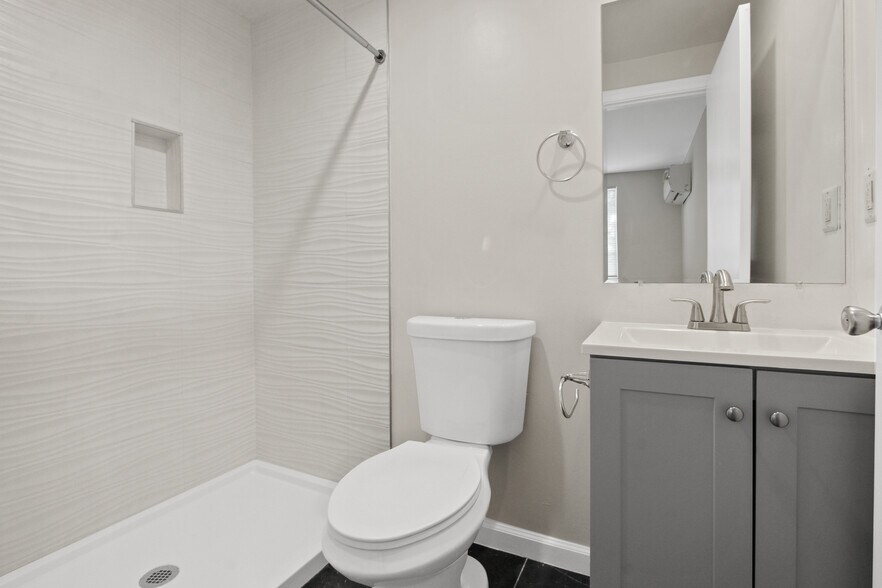 More Photos Of 2364-2370 Lime Ave, Long Beach Multifamily For Sale