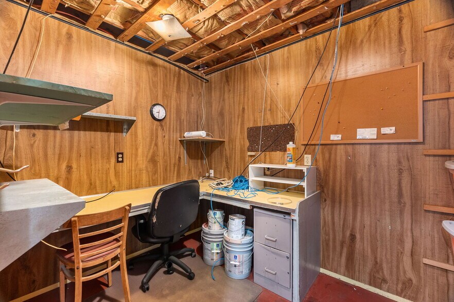 More Photos Of 2401 Westhaven Dr, Westport Flex For Sale