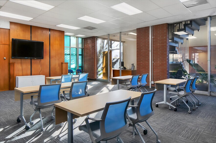 More Photos Of 526 W Las Tunas Dr, San Gabriel Office For Sale