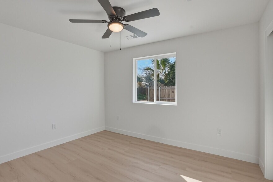 More Photos Of 1646 Clinton St, Delano Multifamily For Sale