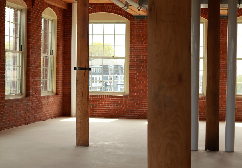 165 Thorndike St, Lowell, MA 01852 Lofts/Showrooms For Lease